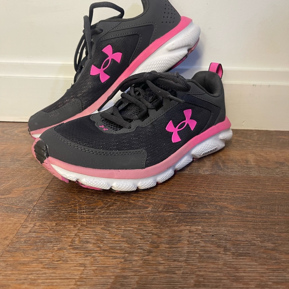 Under Armour Woman’s Grey and Pink Sneakers